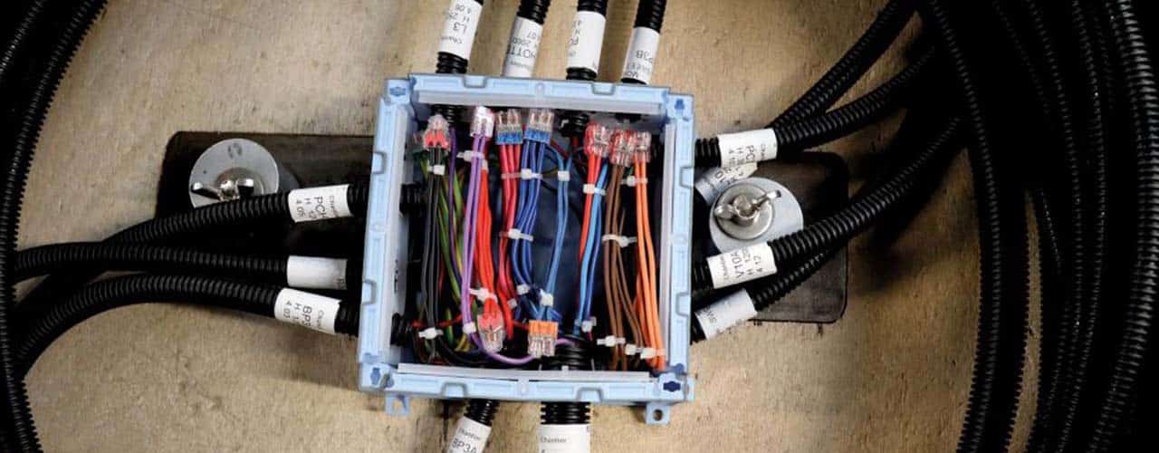 Faire installer un tableau électrique : normes et branchements