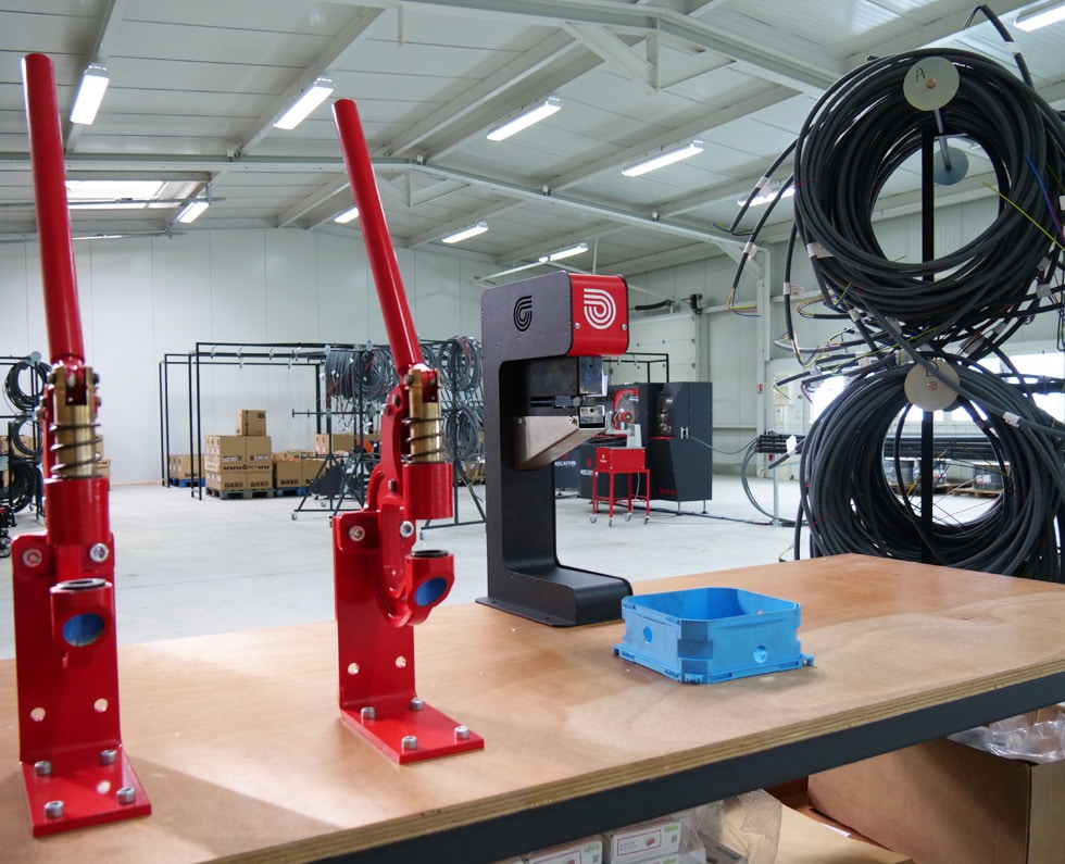 Pack Poste de Préfabrication de pieuvres électriques - Marquage et poinçonnage de boite de dérivations - Mecaspin