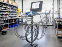 Poste-de-cablage-Ergocab-en-atelier-de-pieuvriste